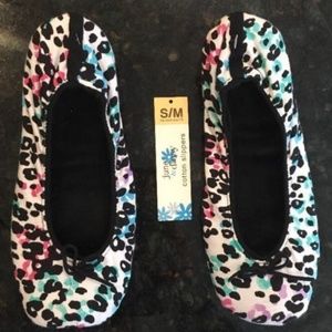 NWT June & Daisy Women's Multi Color Slippers 7-8